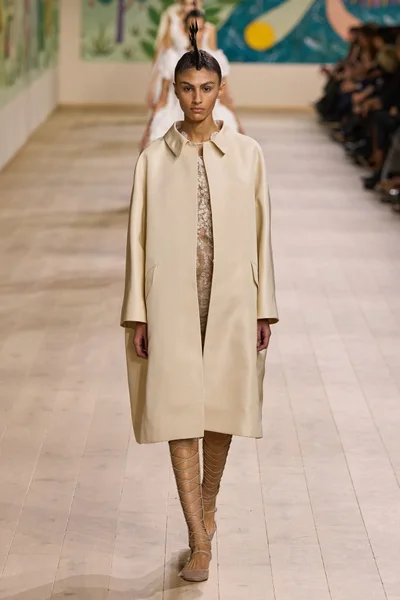 Look 13